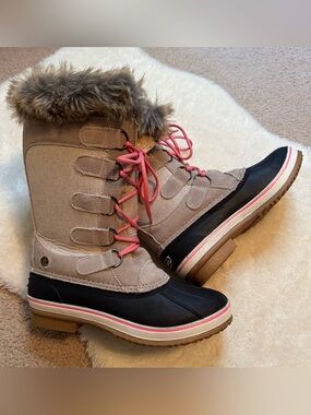 Northside Women's Winter Duck Boots - Taupe and Black with Pink Laces Size 7